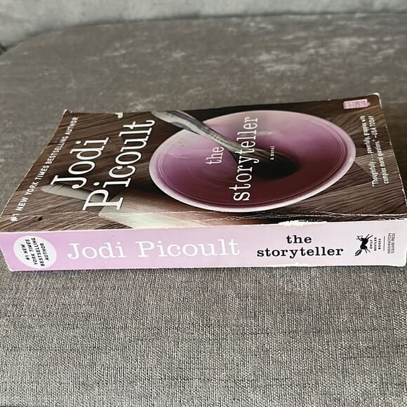 “The Storyteller” paperback by Jodi Picoult! - Picture 3 of 6